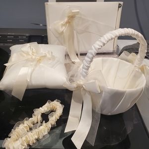 New bridal Accessory set with book pilliow basket and garter belt